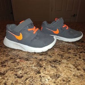 Nike toddler size 9c